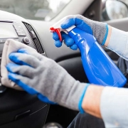 Come sanificare gli interni di un’auto